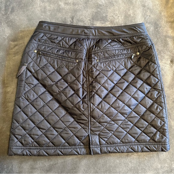 Black quilted athleta snow stomper skirt 4 tall Great for winter with leggings! - Picture 2 of 9